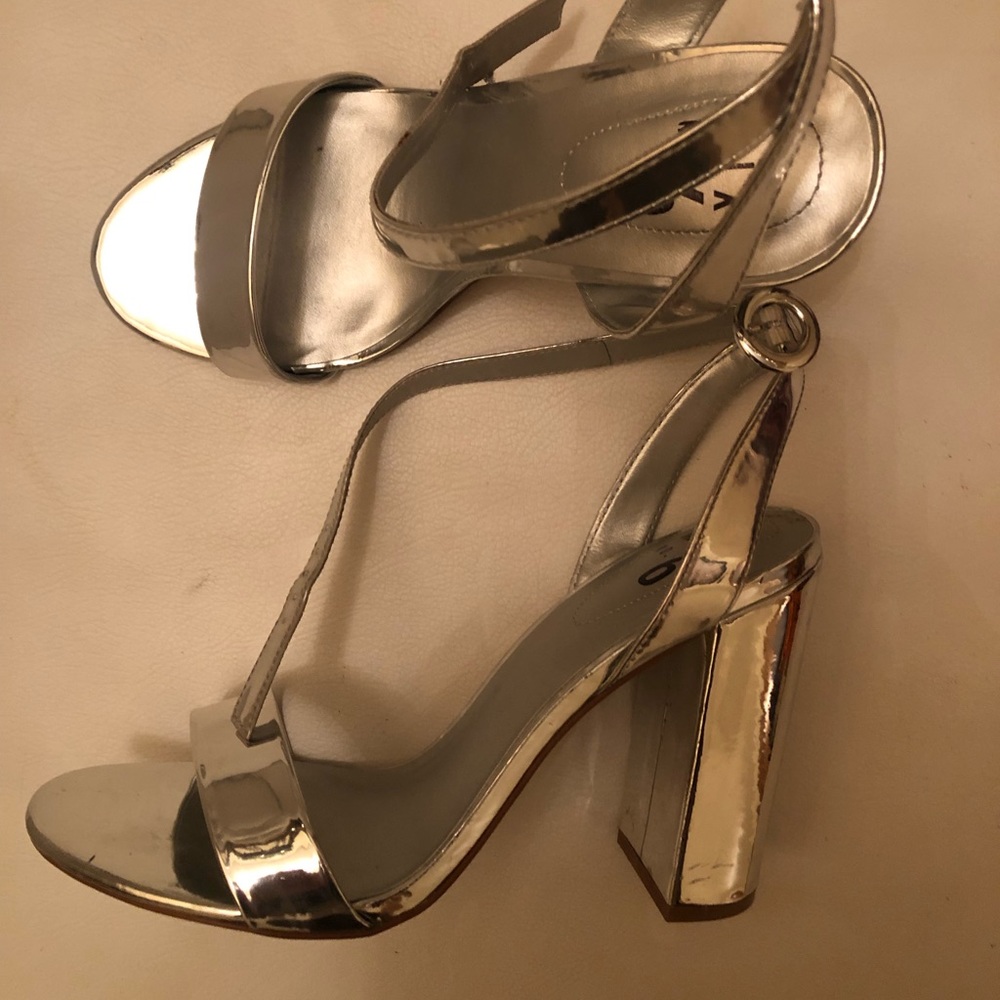 Chunky heeled silver heel!